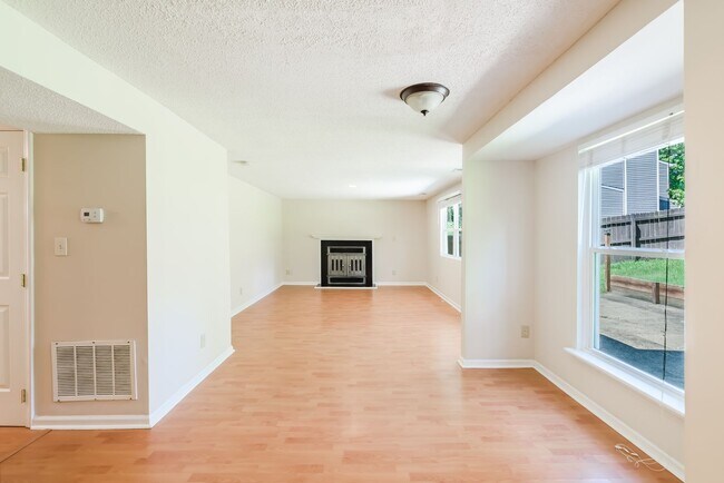 Building Photo - Spacious 3 bedroom home in desirable SW Durham! Super dog friendly with large fenced yard!