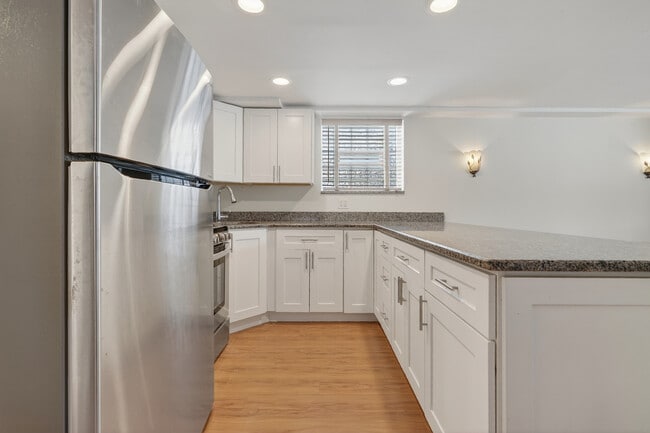 Building Photo - 5101 N Kenton Ave