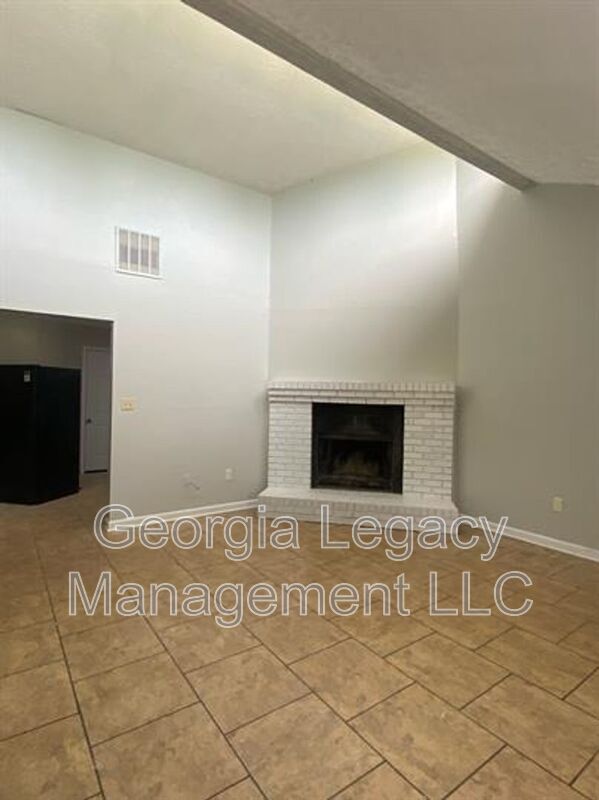 Building Photo - 102 Sayemore Dr