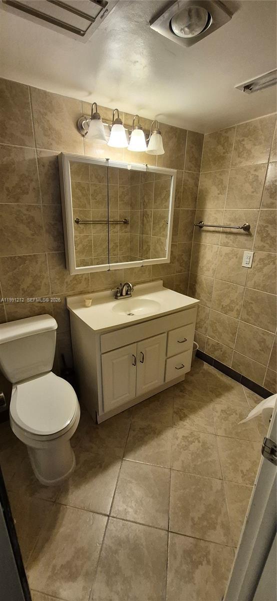 Building Photo - 1051 Hillsboro Mile