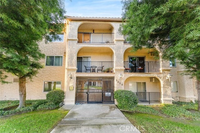 Building Photo - 3010 Montrose Ave