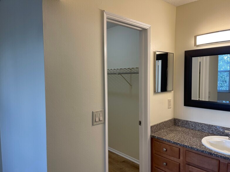 Building Photo - 9461 Evergreen Pl