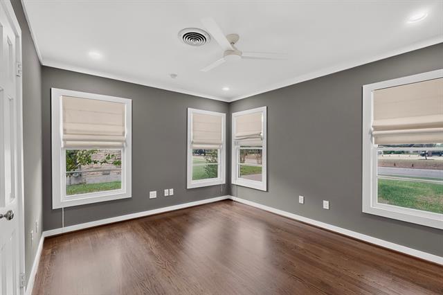 Building Photo - 2323 Barberry Dr