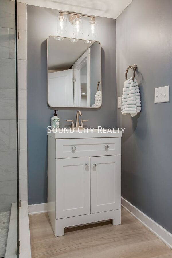 Building Photo - 2929 Emery Dr