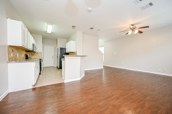 Building Photo - 6127 Yorkglen Manor Ln