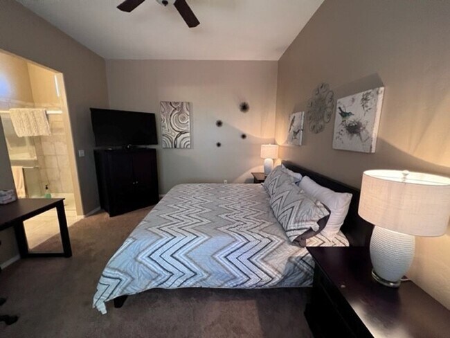 Building Photo - 2BR Vacation Home in Gated Community Bullhead Parkway with Utilities Avail 10/1