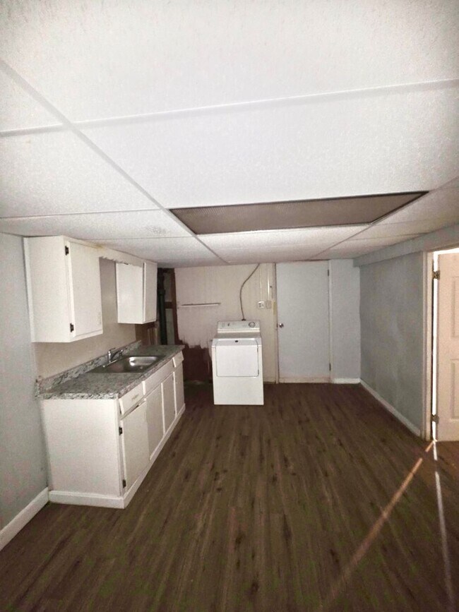 Building Photo - 39 Standish Ave