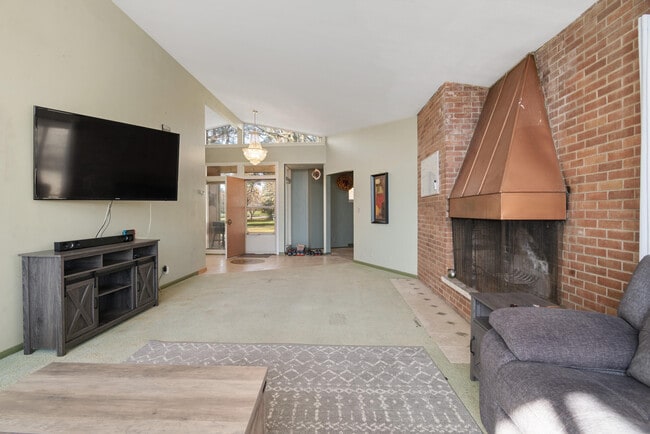 Building Photo - 4105 Riverview Dr