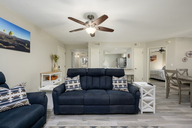 Building Photo - 4850 E Desert Cove Ave