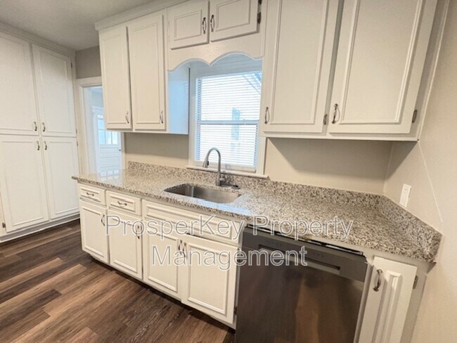 Building Photo - 4617 Rosemont Dr