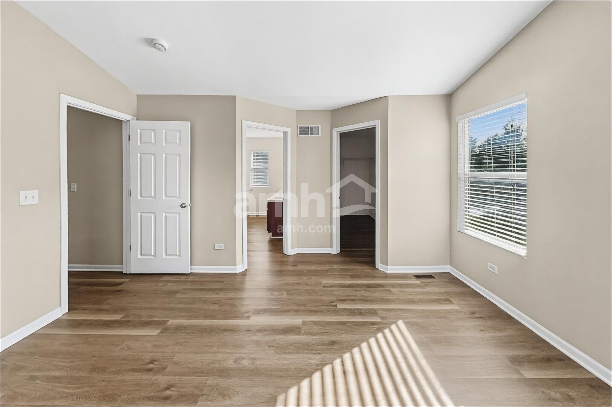 Building Photo - 6408 Roth Dr