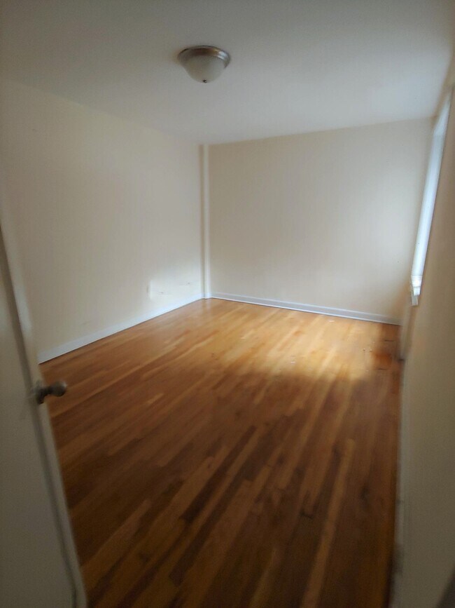 Building Photo - 64-85-85 Wetherole St