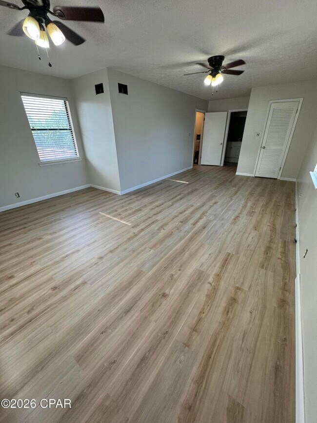 Building Photo - 1416 N Gray Ave