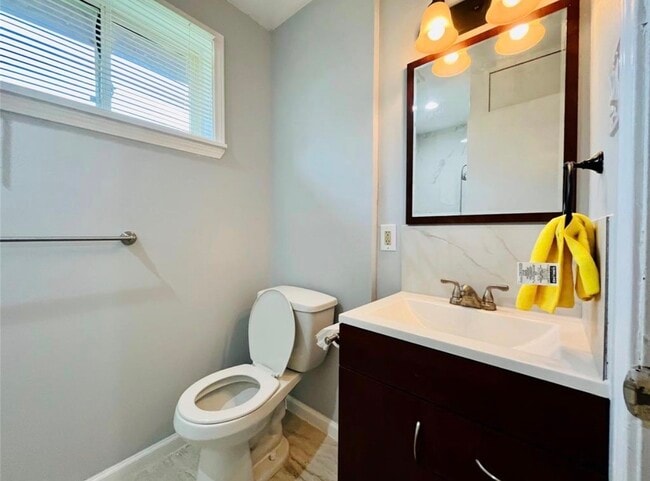 Building Photo - 7303 Shiner Ln