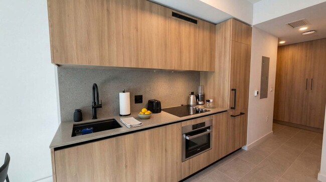 Building Photo - 121 NE 5th St