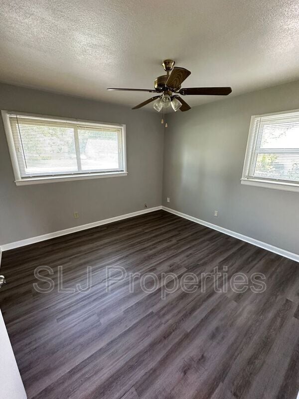 Building Photo - 9410 Cavalcade Ave