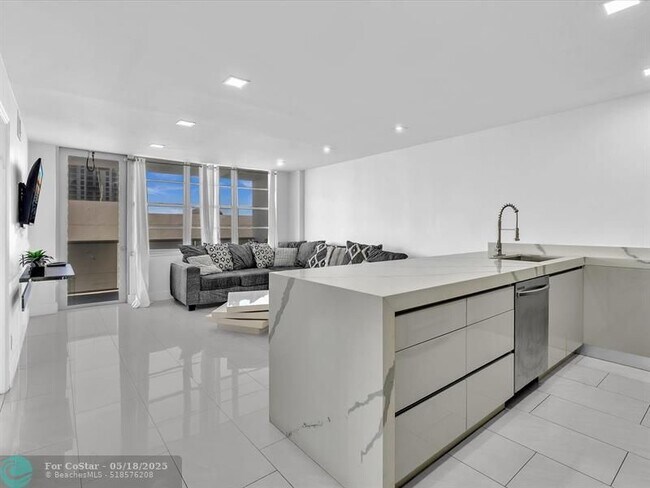Building Photo - 3725 S Ocean Dr