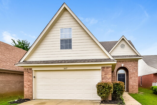 Building Photo - 1607 Central Trails Dr