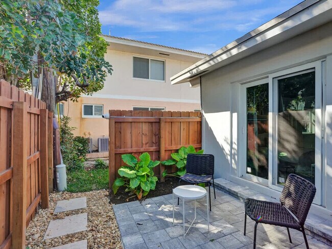 Building Photo - 3208 NE 9th St