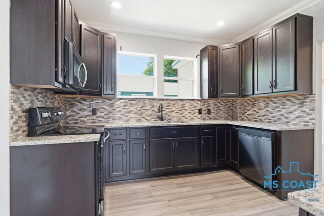 Building Photo - 4319 Lewis St