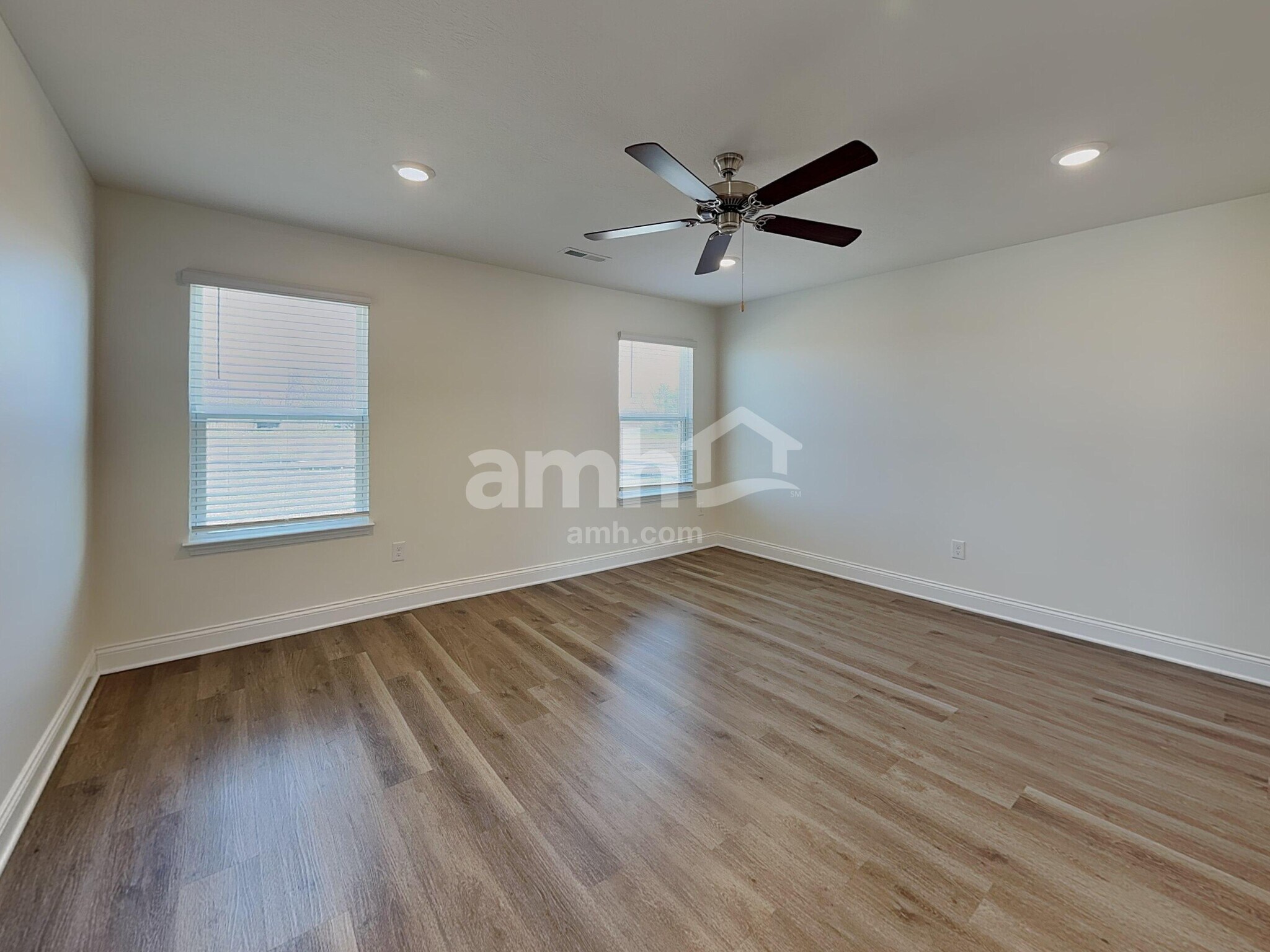 Building Photo - 9016 Henley Ave