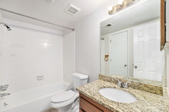 Building Photo - Charming 2 Bed, 2 Bath Condo with Loft in ...