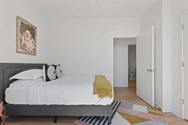 Building Photo - 365 N Halsted St