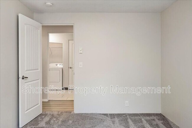 Building Photo - 2111 Brittany Ln