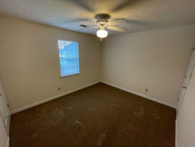 Building Photo - PRE-LEASING FOR AUGUST 2026!