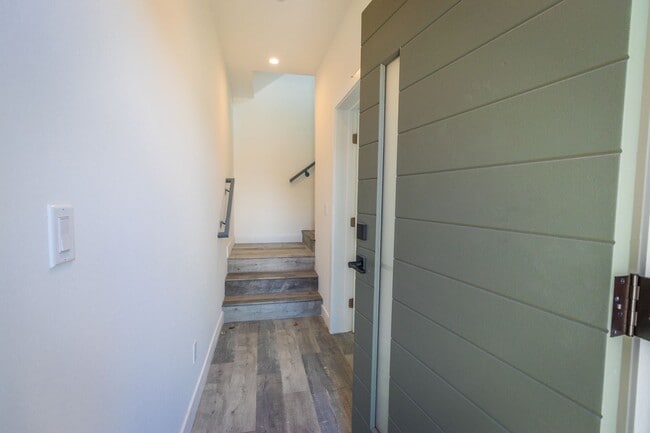 Building Photo - 5142 Riverton Ave