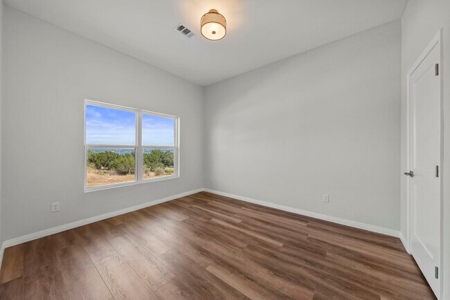 Building Photo - 105 Out Yonder