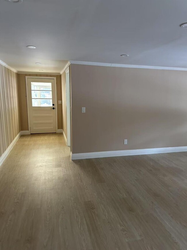 Building Photo - 232 Brookville Rd