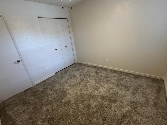 Building Photo - 8625 E Belleview Pl