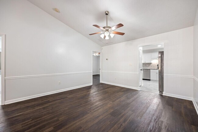 Building Photo - 638 Goodale Ln