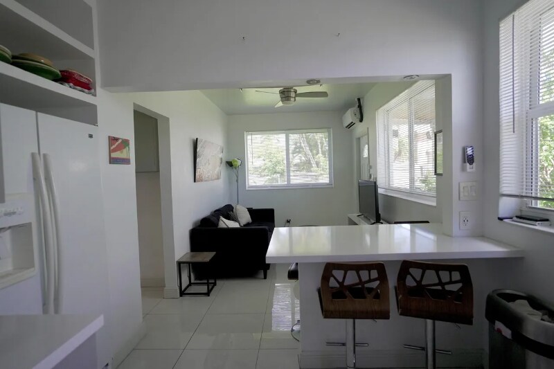 Building Photo - 2513 Staples Ave