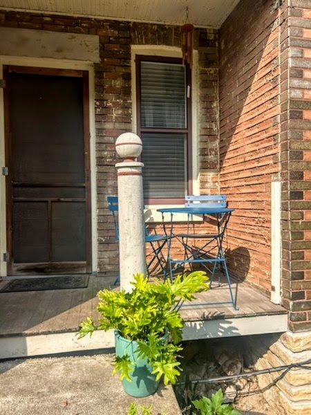 Building Photo - 1 Bedroom + Den (Lower) & 2 Bedroom (Upper)  - St. Paul Duplex - Both Units Avaialble