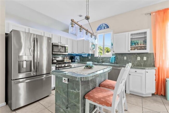 Building Photo - 4668 SE Winter Haven Ct