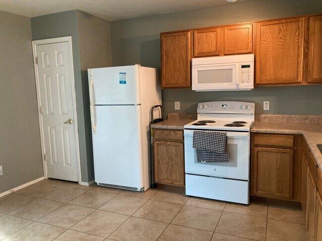Building Photo - Northwest 3 Bedroom