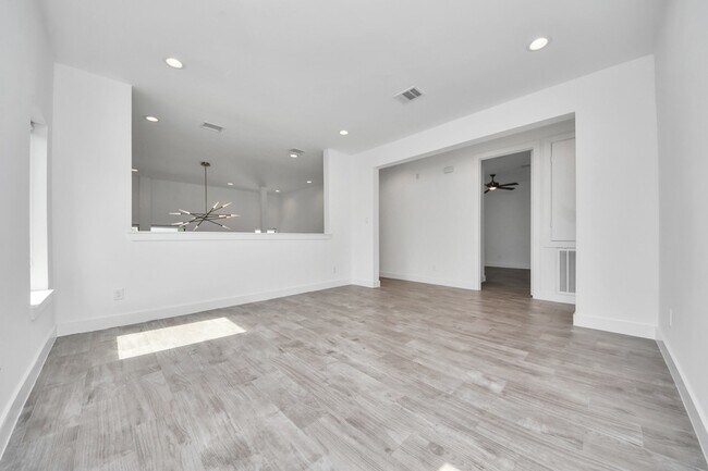 Building Photo - 1703 Cedrocanna Ln