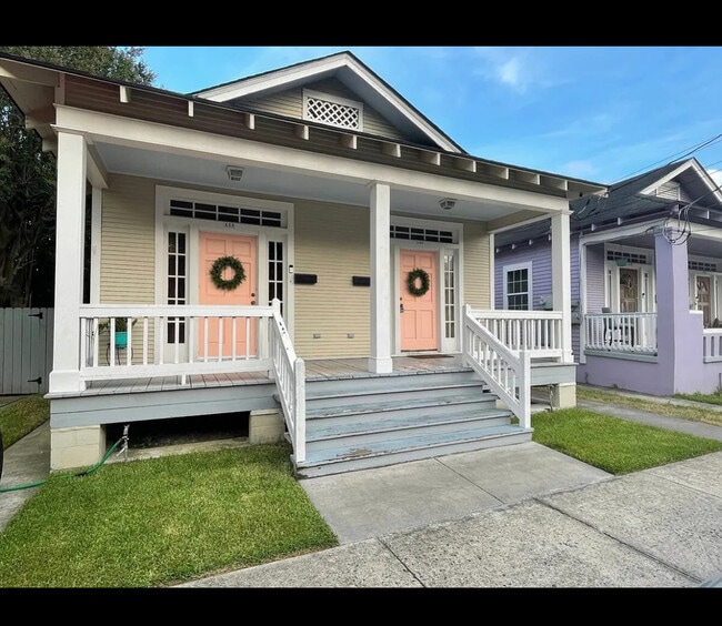 Building Photo - 120 N Hennessey St
