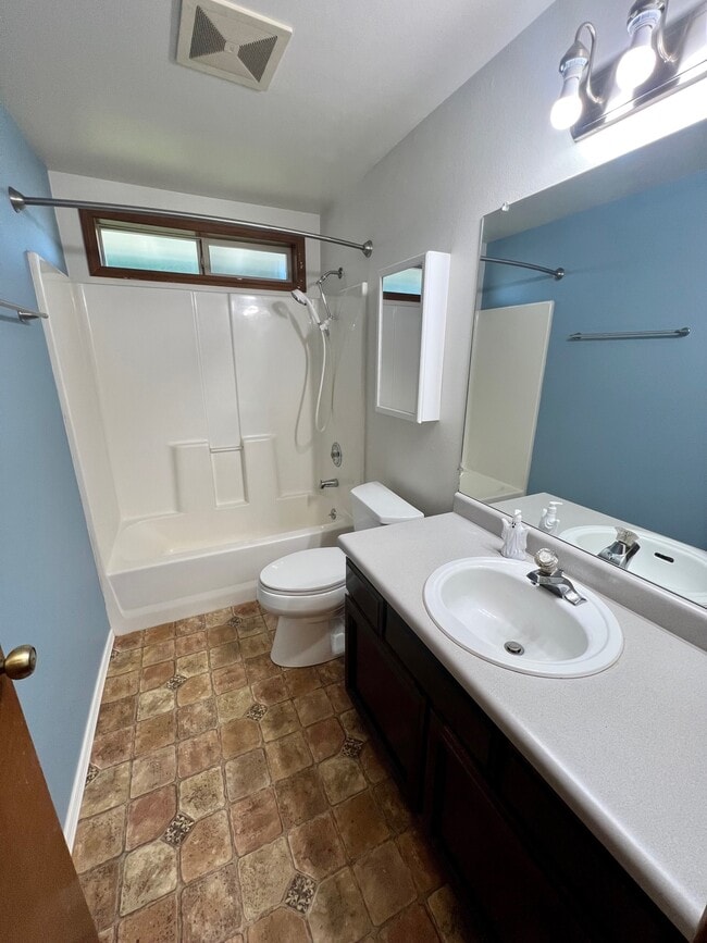 Building Photo - 1713 Tara Cir