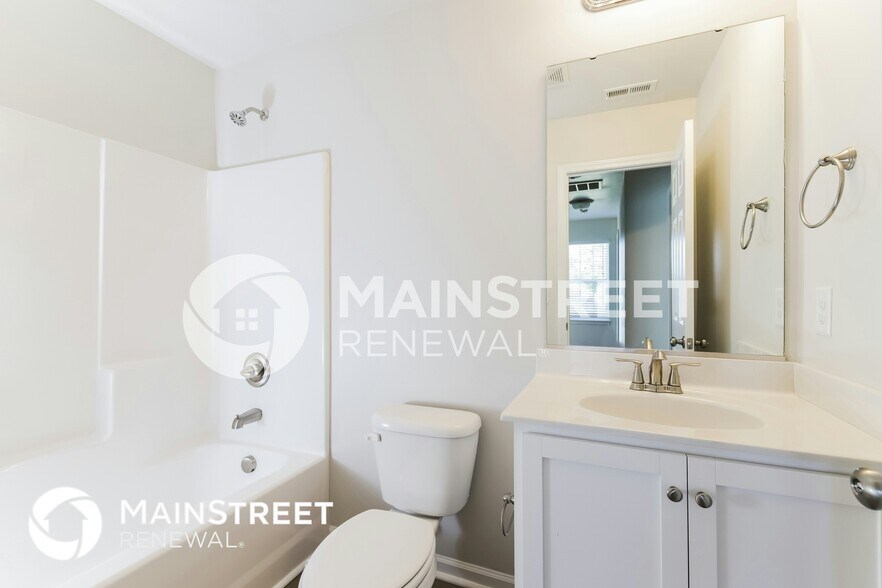 Building Photo - 6166 Brentwood Pk Dr