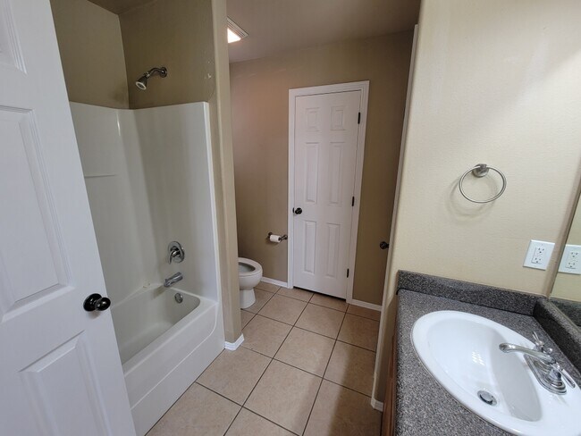 Building Photo - 1303 E Ken Leach Ct