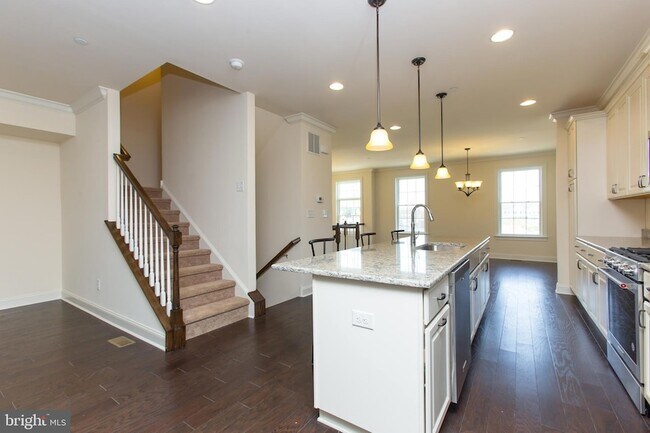 Building Photo - 18 Parkview Cir.