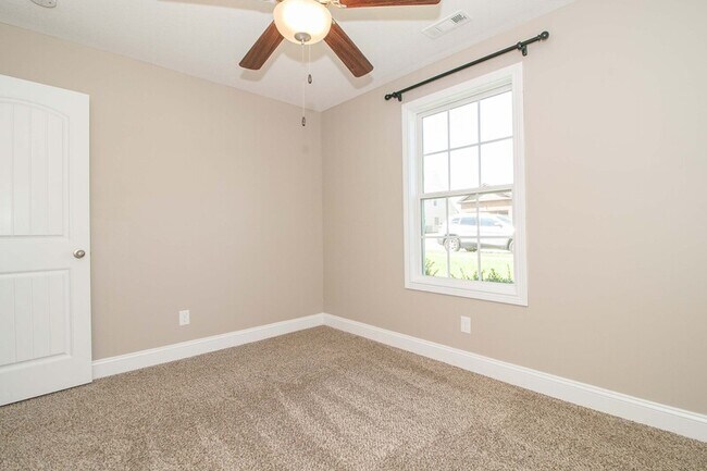 Building Photo - 209 Azalea Dr
