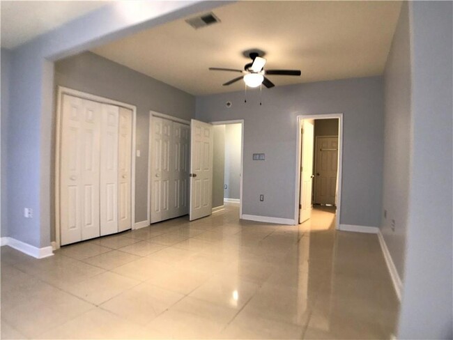 Building Photo - 1057 Marina Dr