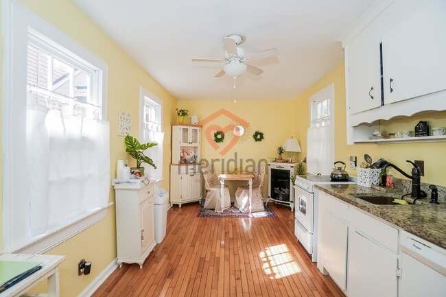 Building Photo - 1 bed / 1 bath ~ Fully Furnished