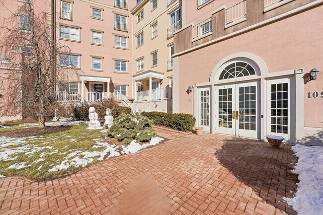 Building Photo - 109 Shearwater Ct E