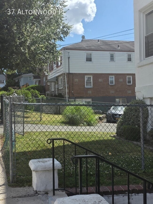 Building Photo - 37 Altonwood Pl