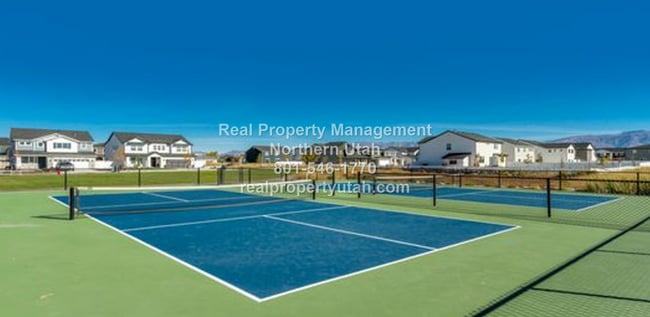 Building Photo - Stunning 4 Bedroom 2.5 Bath Home in Syracuse